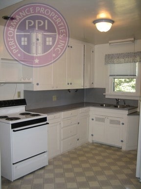 Building Photo - 3018 NE 43rd Ave