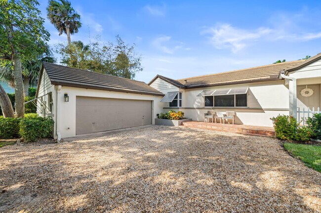 Building Photo - 49 River Dr