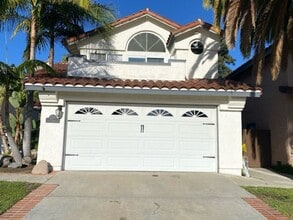 Building Photo - Beautiful 3BD/2.5Bath home within the Rancho Del Oro Village!