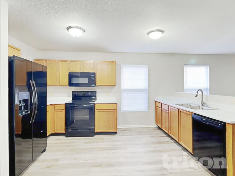 Building Photo - 8039 Retreat Ln