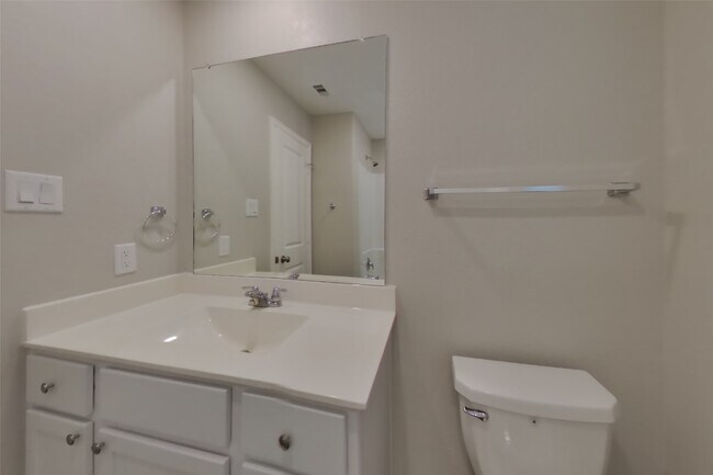 Building Photo - 210 Pine cavern dr