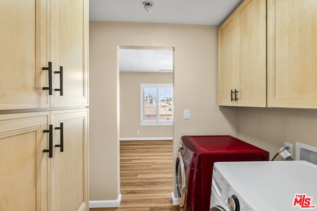 Building Photo - 4622 W 149th St