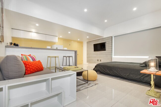 Building Photo - 508 Kings Rd