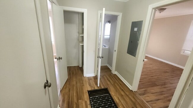 Building Photo - 112 Second St SW