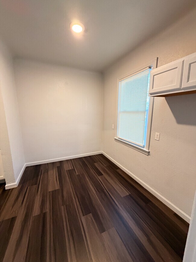 Building Photo - 20091 Barlow St