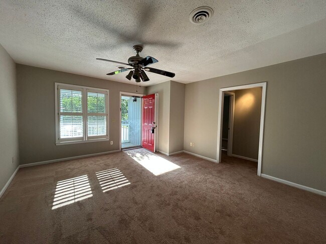 Building Photo - Charming 2BR Condo – Move-In Ready!