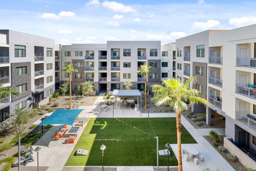 Building Photo - 711 W Broadway Rd