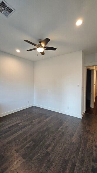 3rd BR - 3404 Rogers St