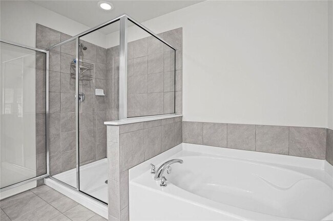 Building Photo - 2779 White Oak Ln