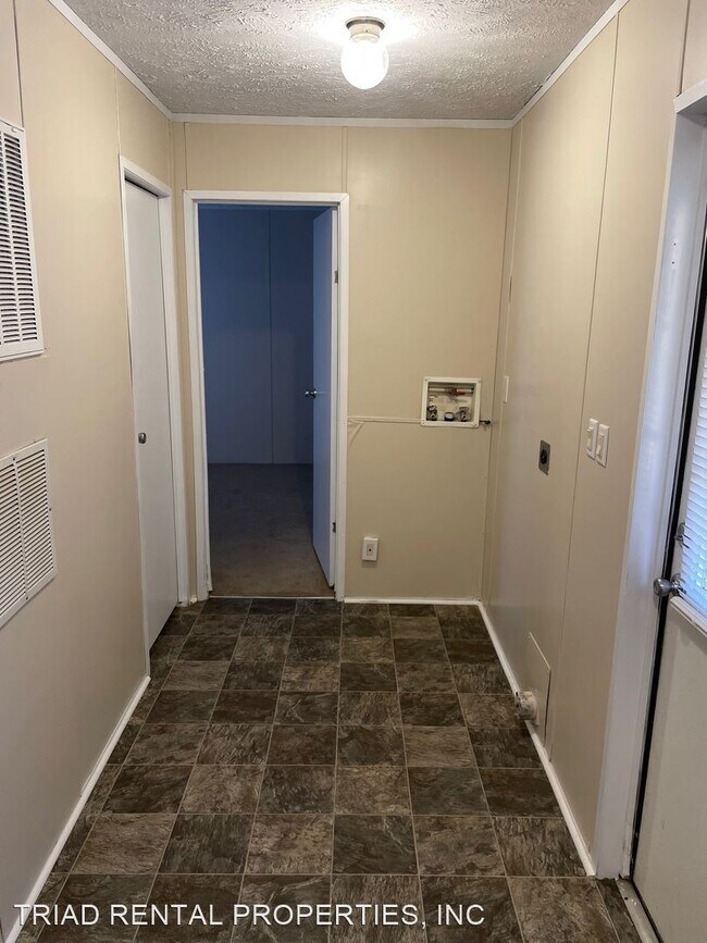 Building Photo - 2 br, 1 bath House - 6670 RANDALL HURLEY RD.