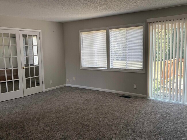 Building Photo - 1010 N Lincoln St