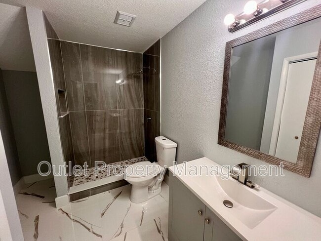 Building Photo - 2713 Geoffrey Dr