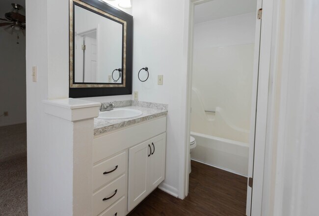 Building Photo - 105 Maplewood Dr