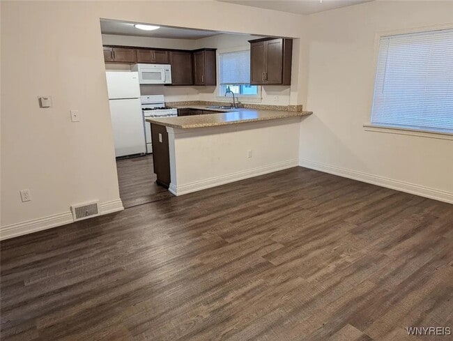 Building Photo - 77 Laverack Ave