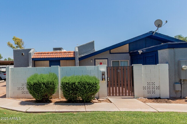 Primary Photo - 712 N Santa Barbara