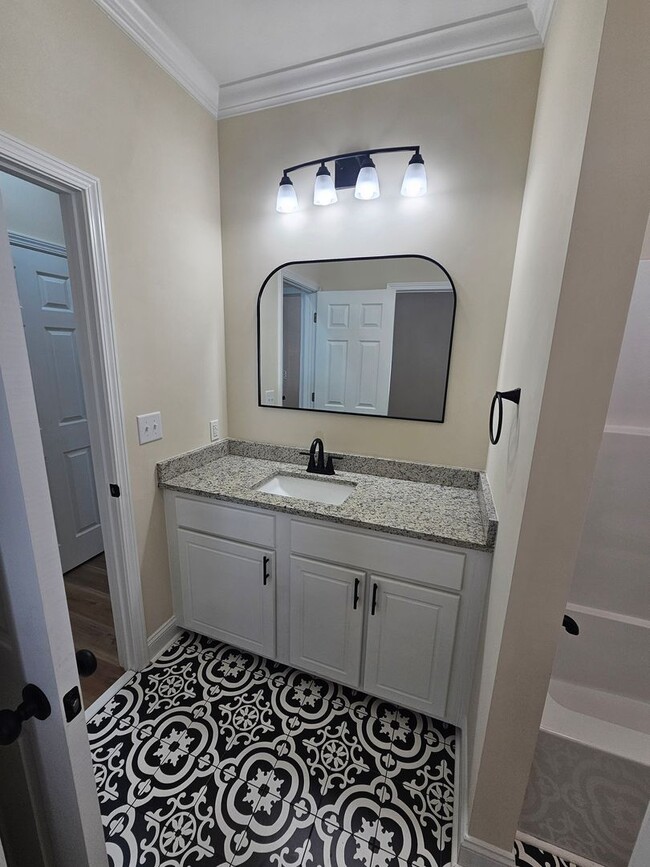 Building Photo - 1009 Rountree Ave SE