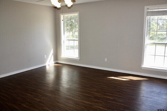 Building Photo - 1179 Martin St