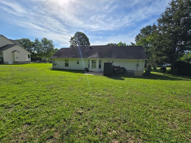 Building Photo - NEW LISTING!!!!!