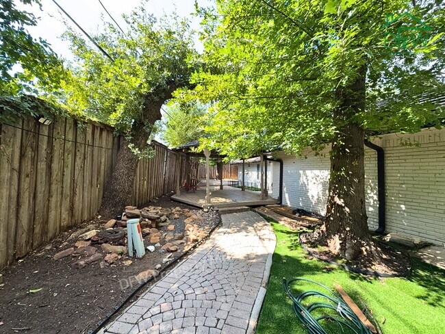 Building Photo - 4 Bed / 2.5 Bath on a Cul-de-Sac - 2-Car Garage & Spacious Fenced Backyard