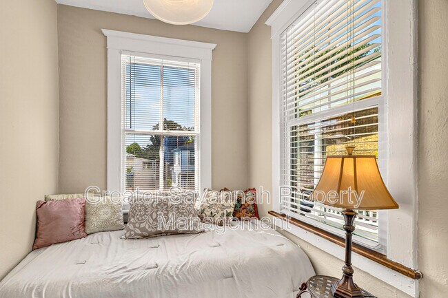 Building Photo - 530 E 35th St