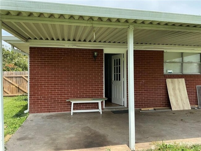 Building Photo - 5008 Academy Dr