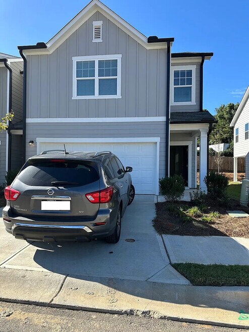 Building Photo - 5014 Elowen Ln