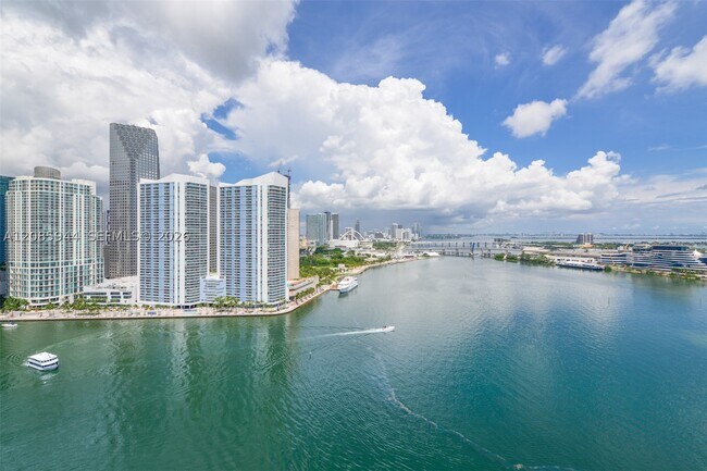 Building Photo - 848 Brickell Key Dr