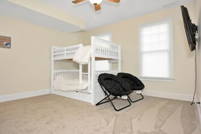 Building Photo - Furnished 3-bedroon townhouse end-unit for...