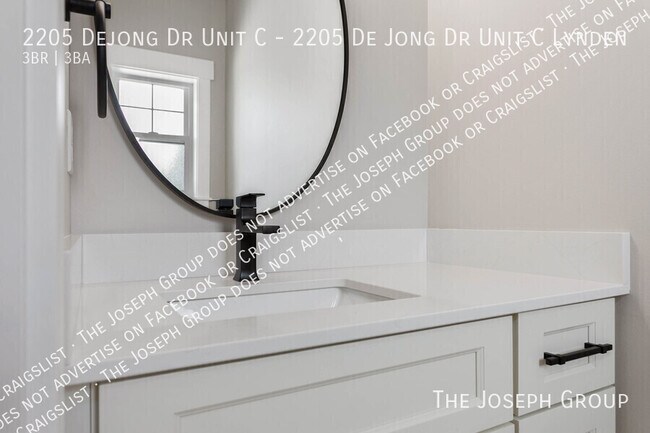 Building Photo - 2205 Dejong Dr Unit C