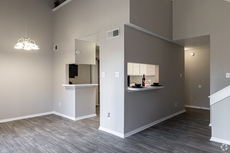 2BR, 2BA - 1,160SF - LIVING ROOM - Greentree