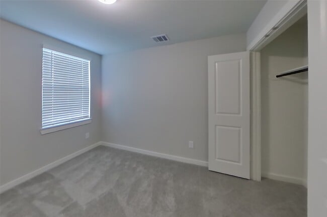 Building Photo - 9835 Willow Creek Commerce Dr