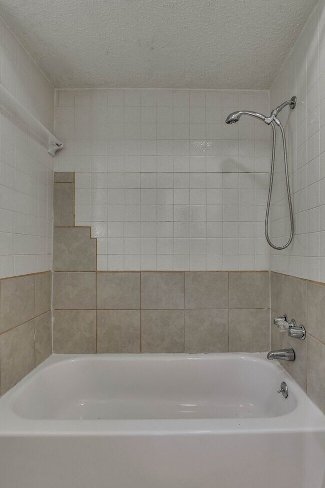 Building Photo - Three bed/2.5 bath in Harvest Hills