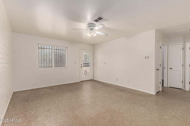 Building Photo - 1402 W Becker Ln
