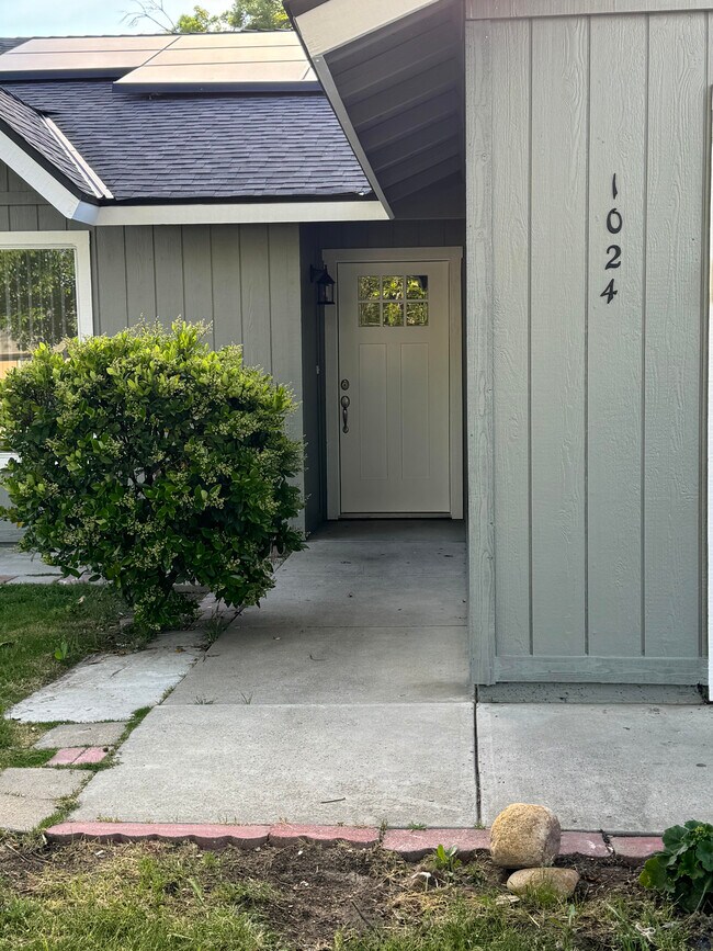 Building Photo - 1024 Michelle Ct