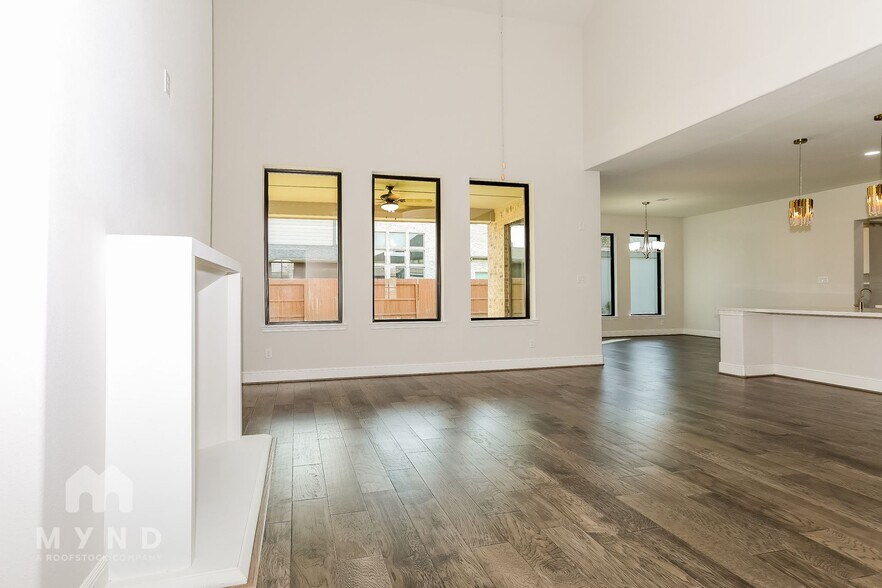 Building Photo - 30627 S Creek Way