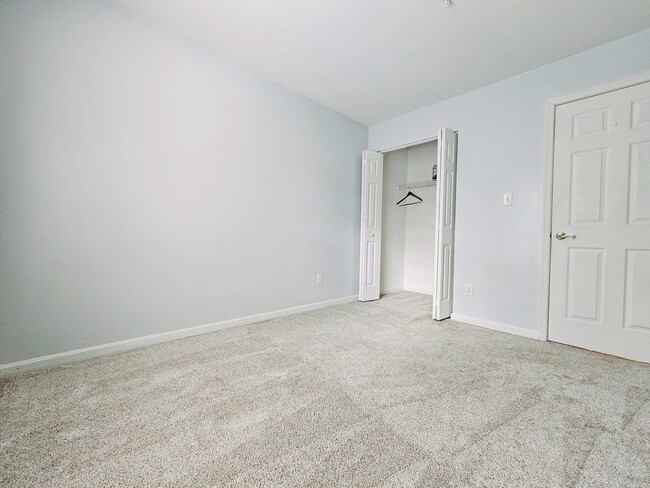 Building Photo - 435 Oakton Way