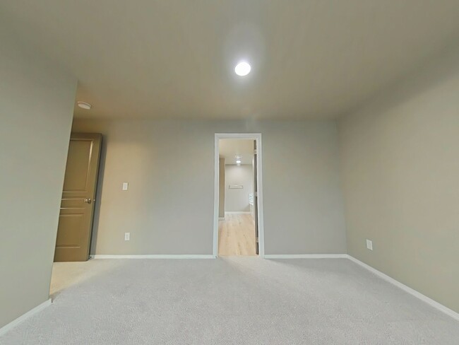 Building Photo - WINTER SPECIAL ~ $1240 OFF FIRST MONTH RENT