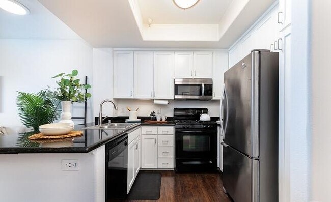 Building Photo - 4060 Glencoe Ave