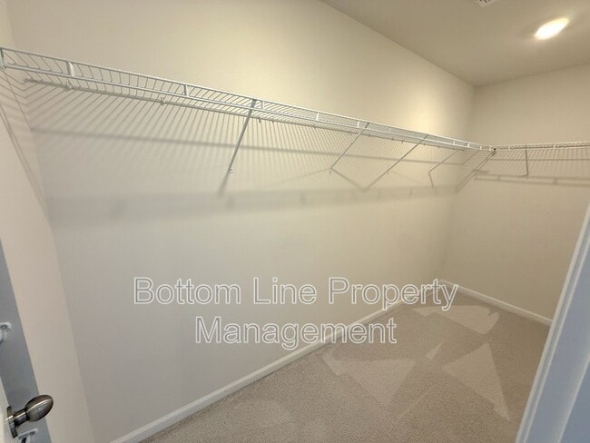 Building Photo - 15708 Country House St