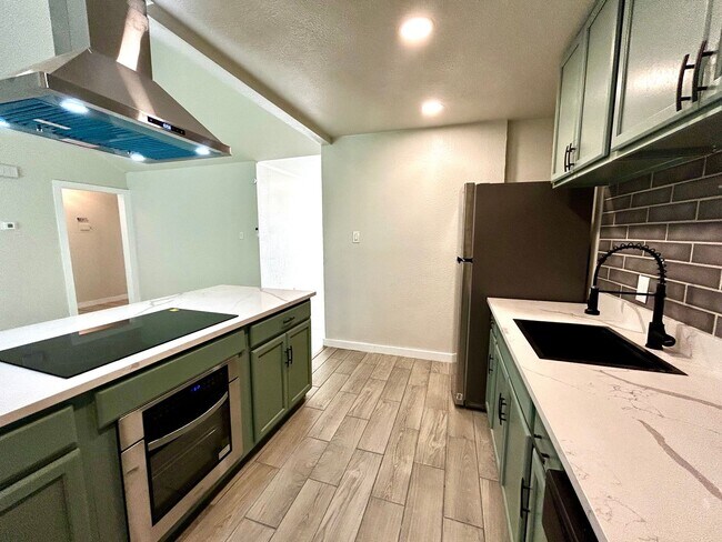 Building Photo - 1005 W MLK #A