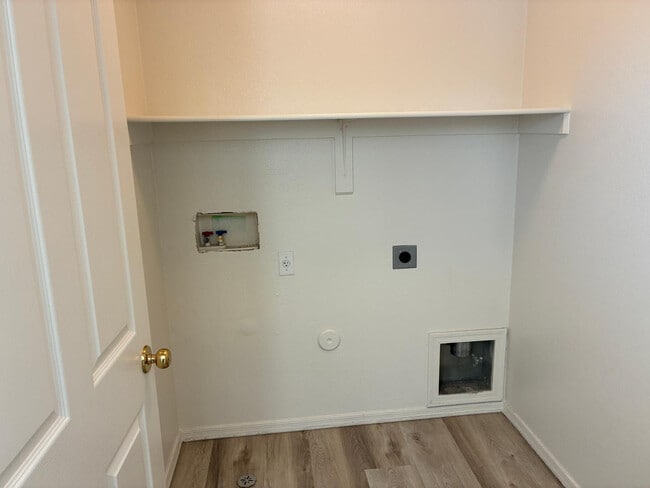 Building Photo - 9646 N 82nd Glen