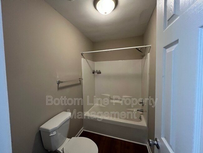 Building Photo - 1228 Woodland Dr
