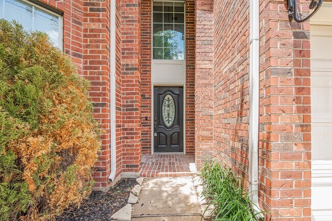 Building Photo - 5703 Saragosa Dr