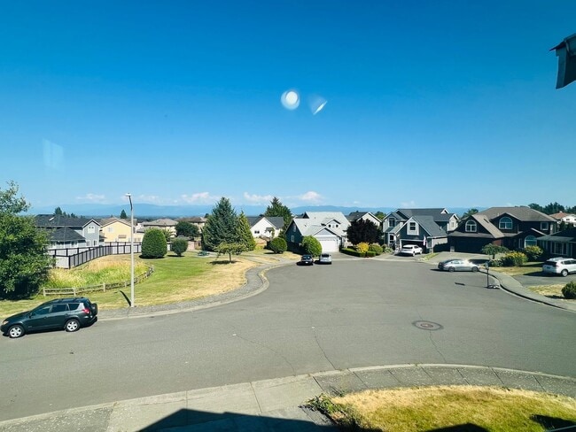 Building Photo - 4 Bedroom 2.5 Bathroom Home w/ Garage In Ferndale!