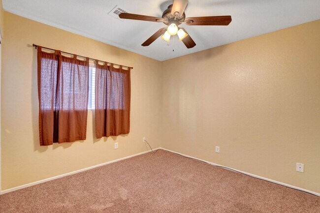 Building Photo - 4 Bedroom with Pool in Centennial Hills