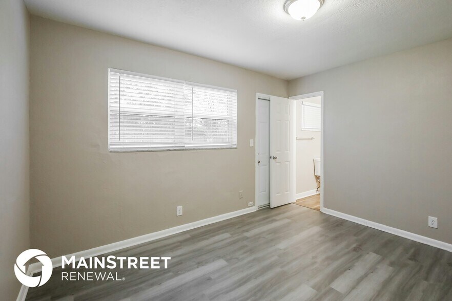 Building Photo - 6212 NW 15th Ct