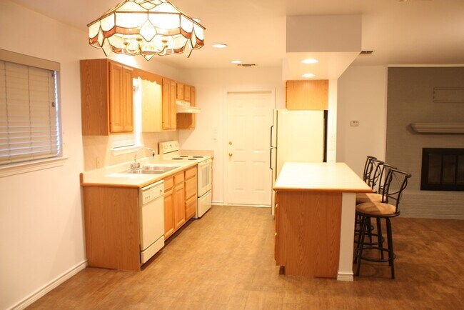 Building Photo - 1316 Carol Ann Dr