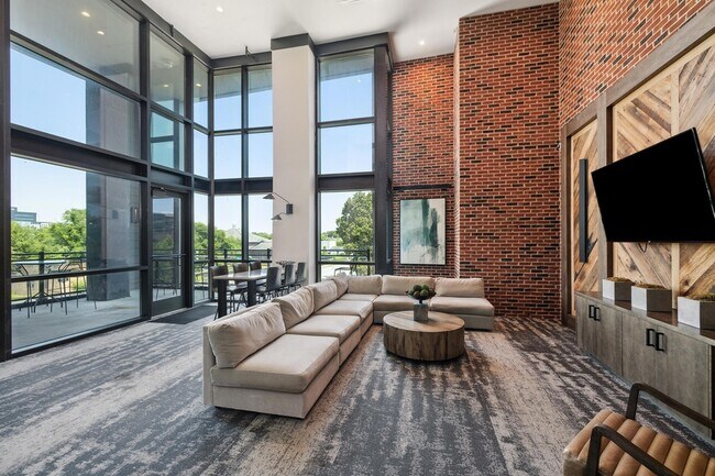 Building Photo - 601 Meeting St