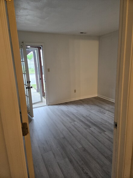 Master bedroom - 3453 Clover Meadows Dr