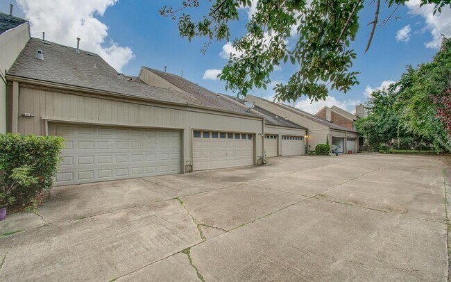 Building Photo - 12697 Briar Patch Dr